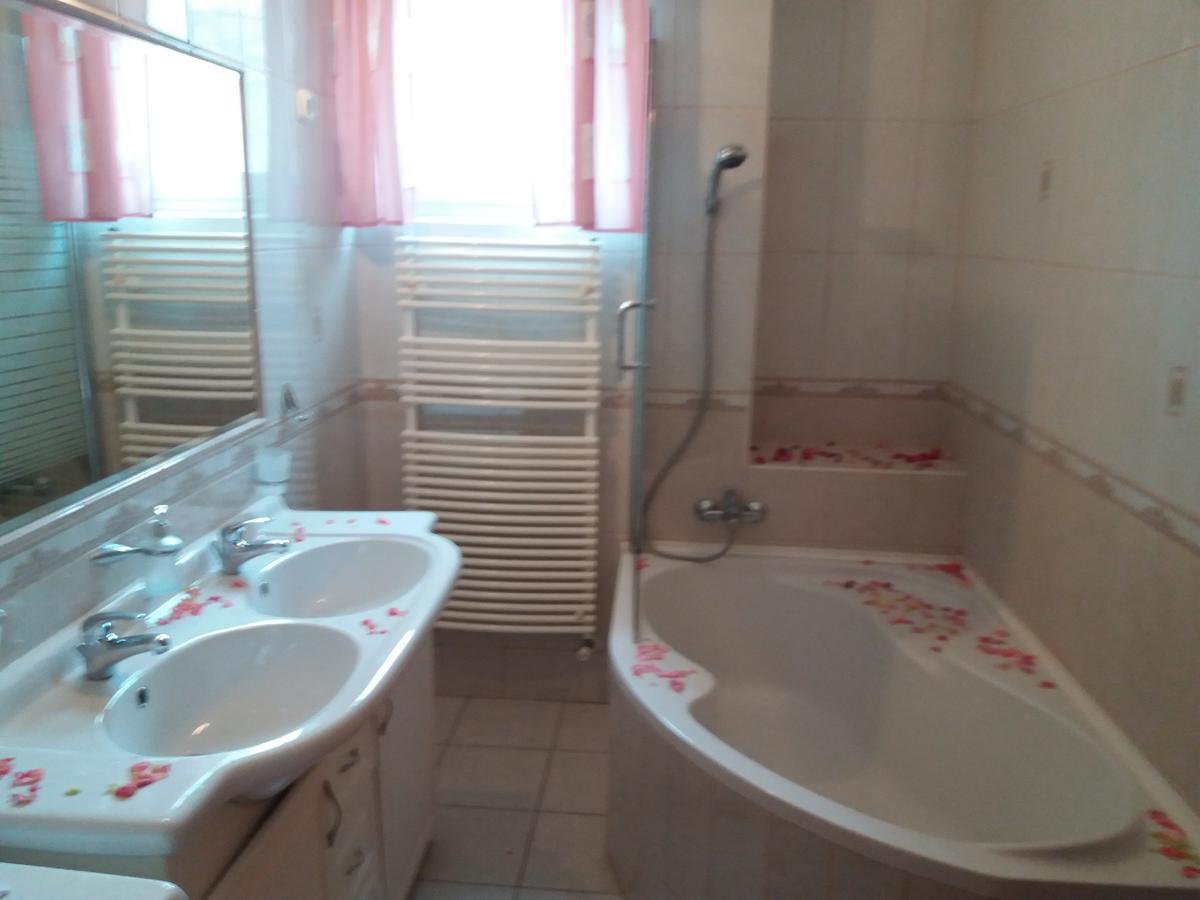 Lara Apartman 데브레첸 외부 사진
